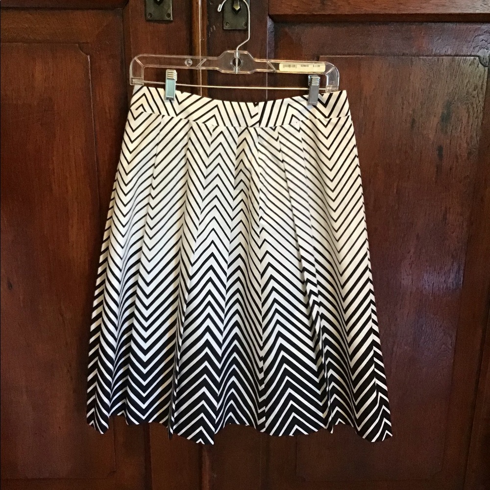 Mosaic Cotton Pleated Skirt.